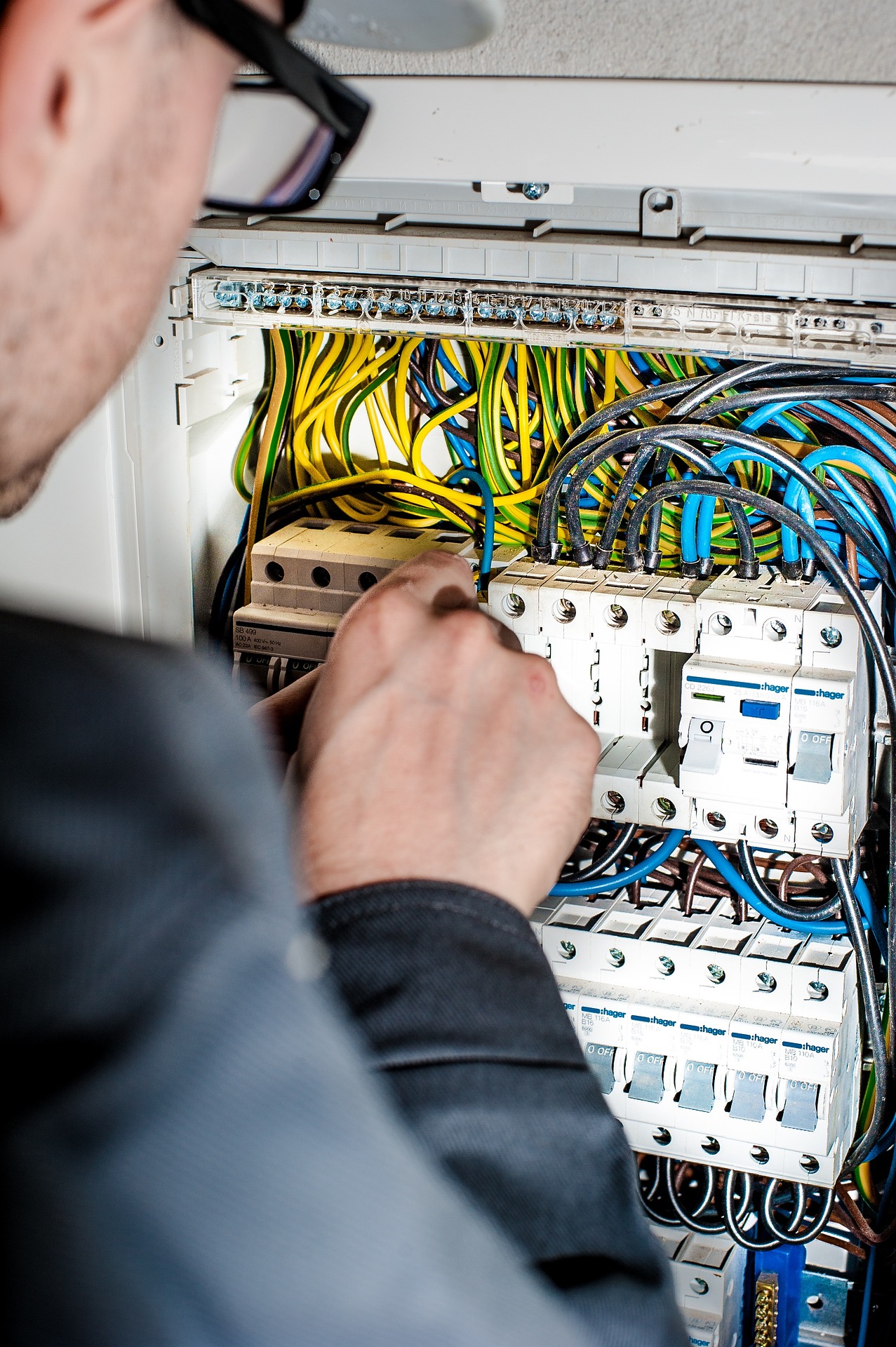 electrician-g26de06f9a_1920